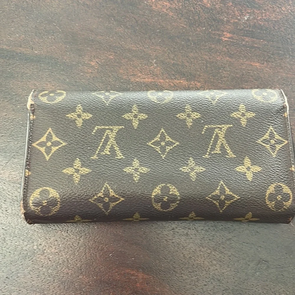 Authentic Louis Vuitton Wallet - Picture 8 of 9